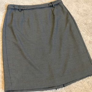 Banana Republic Houndstooth pencil skirt-Size 6